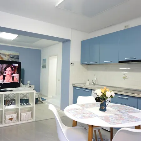 Studio'24 - Adults Only *