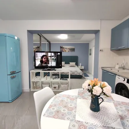 Studio'24 - Adults Only *